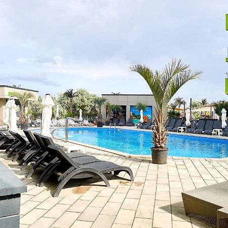 Maya Apartment- Spa N Pools Beach Resort Mamaia Luaran gambar