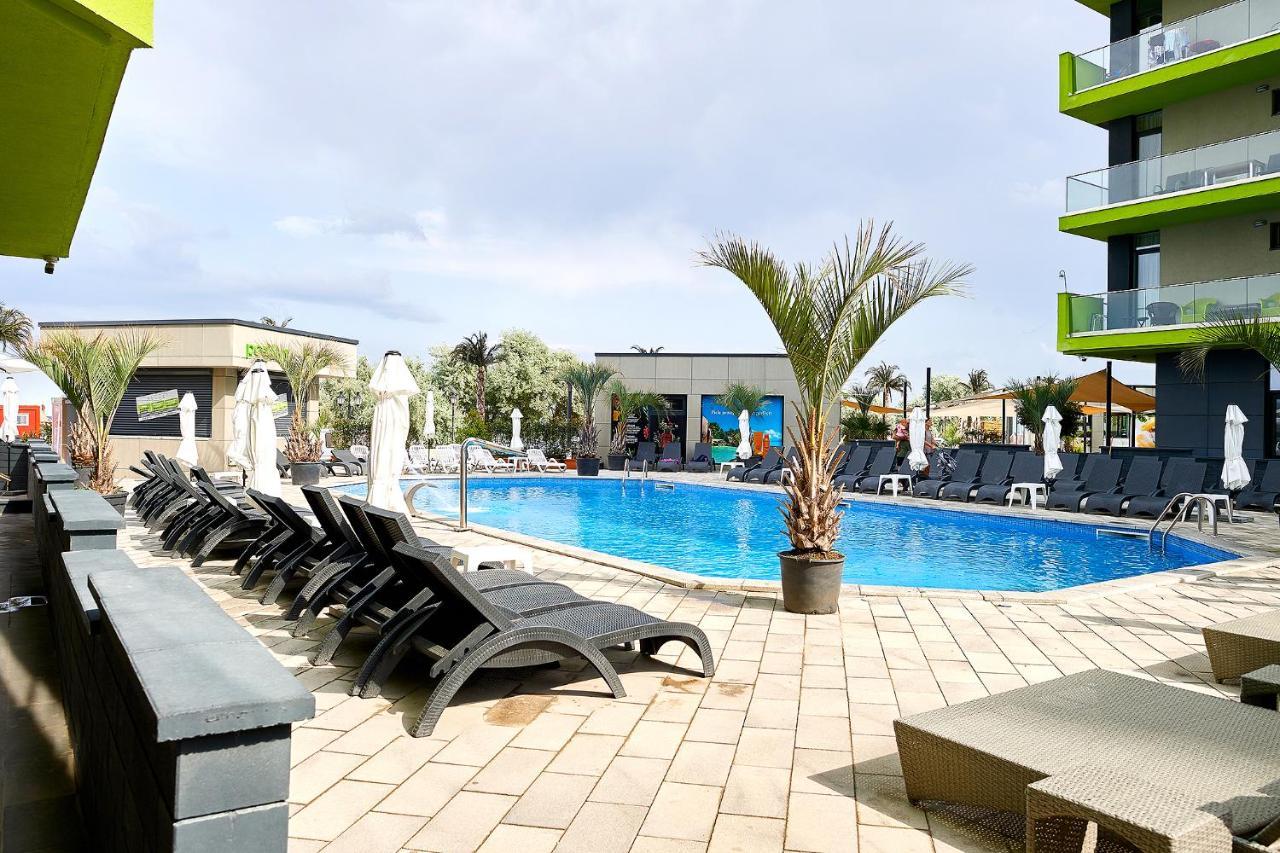 Maya Apartment- Spa N Pools Beach Resort Mamaia Luaran gambar