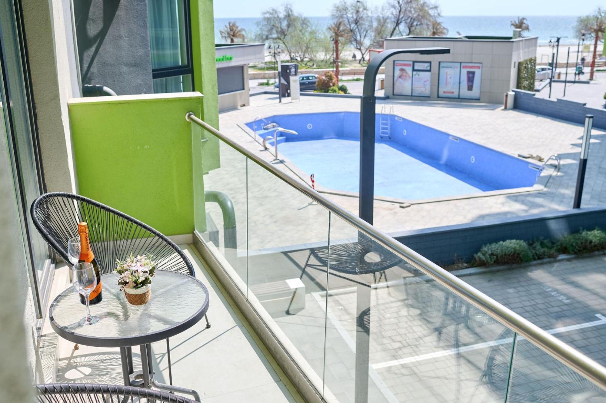 Maya Apartment- Spa N Pools Beach Resort Mamaia Luaran gambar